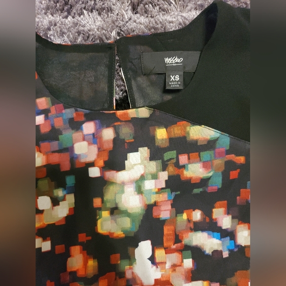 NWT woman's lightweight layered top - Picture 3 of 5